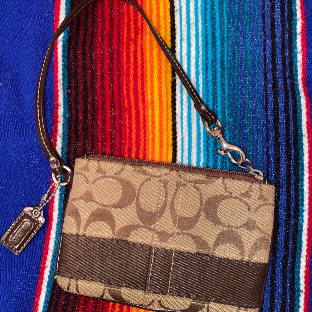 Pre-owned tan Coach wristlet - Picture 3 of 4